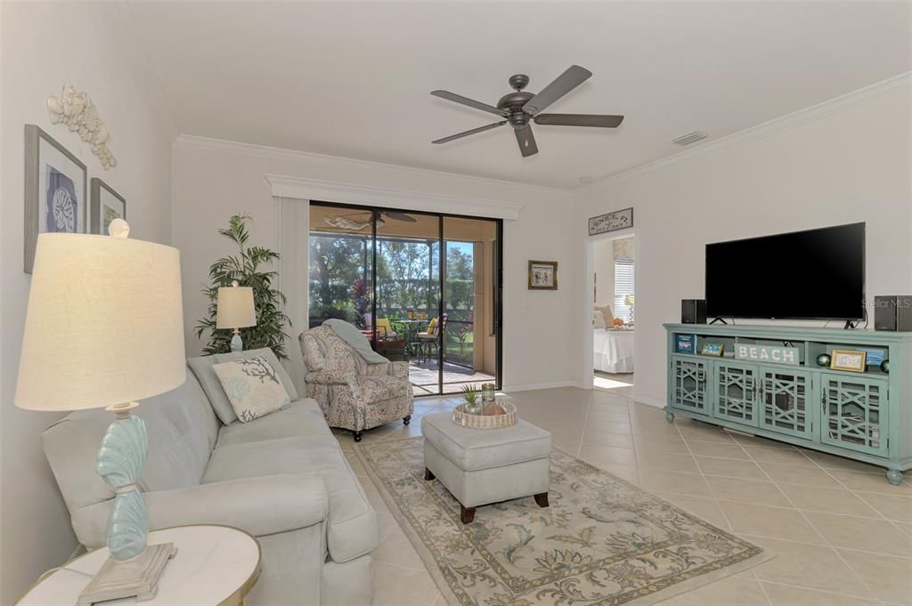 待售: $450,000 (2 贝兹, 2 浴室, 1726 平方英尺)