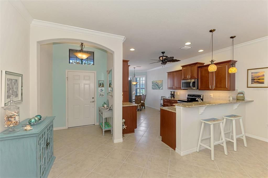 待售: $450,000 (2 贝兹, 2 浴室, 1726 平方英尺)