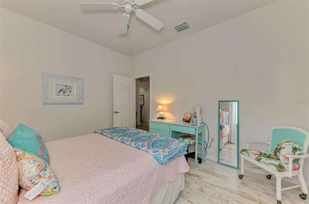 待售: $450,000 (2 贝兹, 2 浴室, 1726 平方英尺)