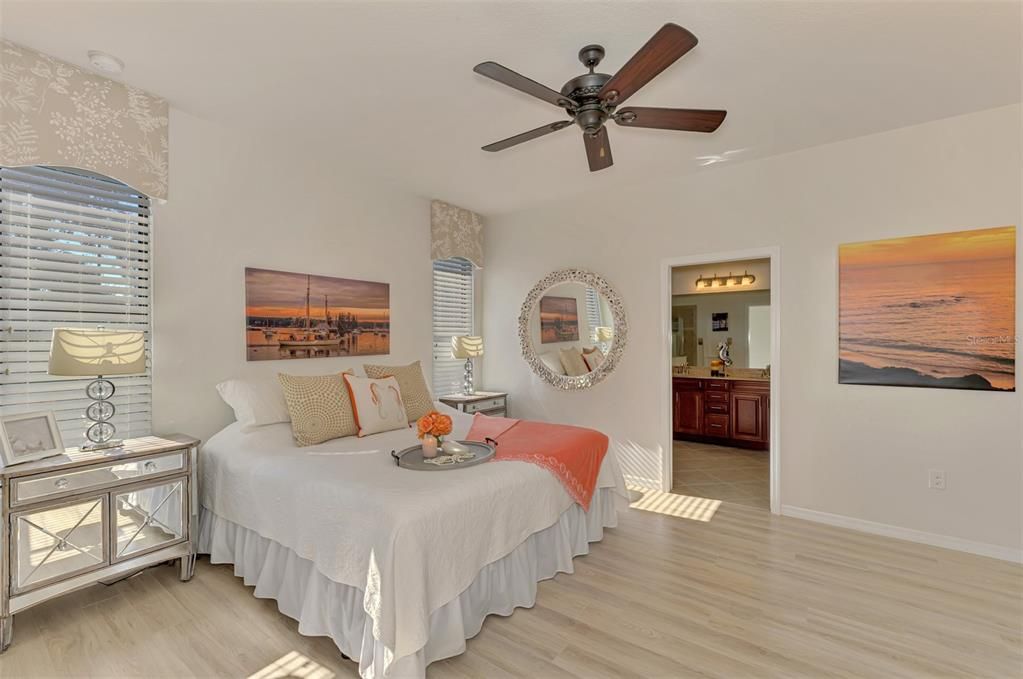 待售: $450,000 (2 贝兹, 2 浴室, 1726 平方英尺)