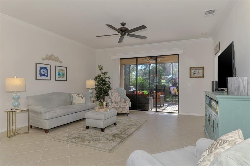 待售: $450,000 (2 贝兹, 2 浴室, 1726 平方英尺)