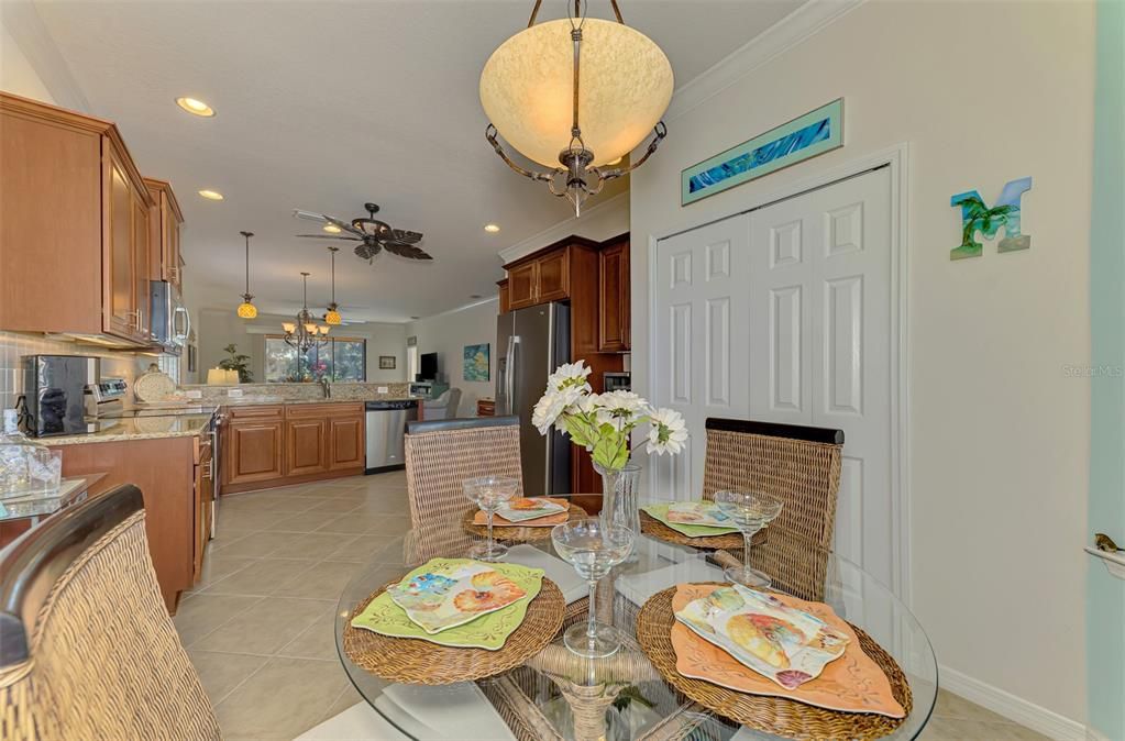 待售: $450,000 (2 贝兹, 2 浴室, 1726 平方英尺)