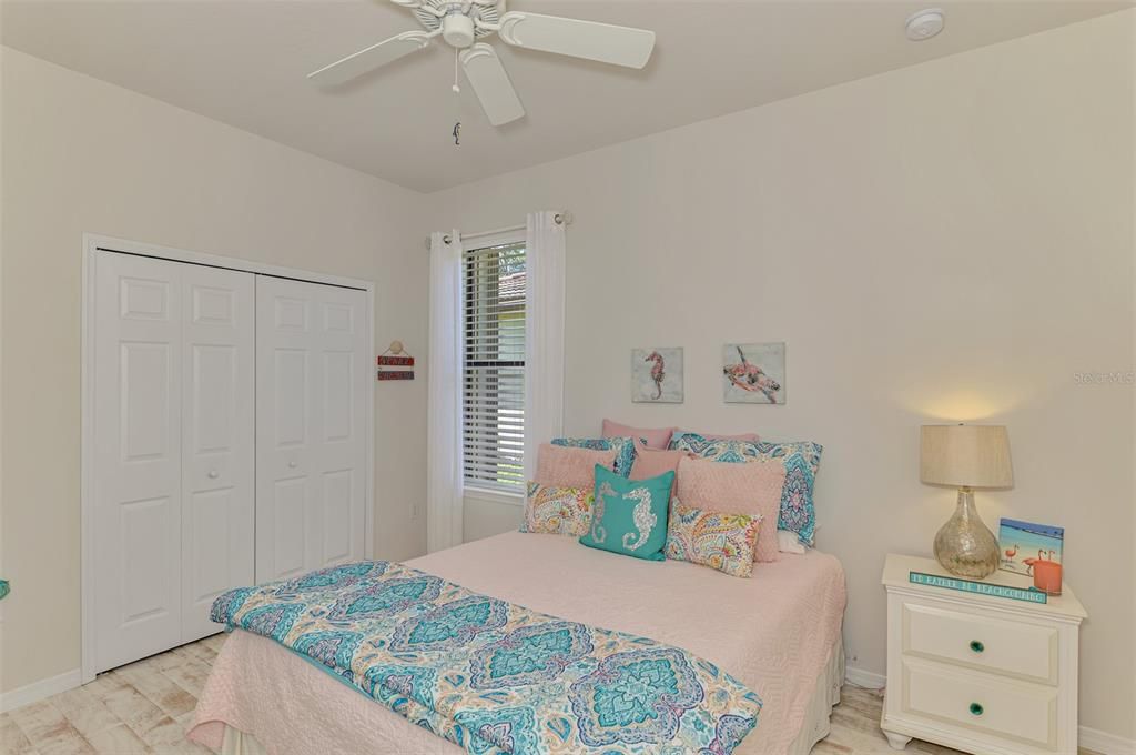 待售: $450,000 (2 贝兹, 2 浴室, 1726 平方英尺)