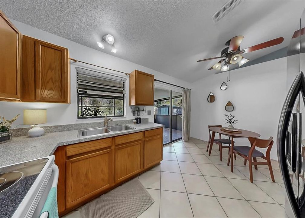 En Venta: $299,999 (4 camas, 3 baños, 1274 Pies cuadrados)