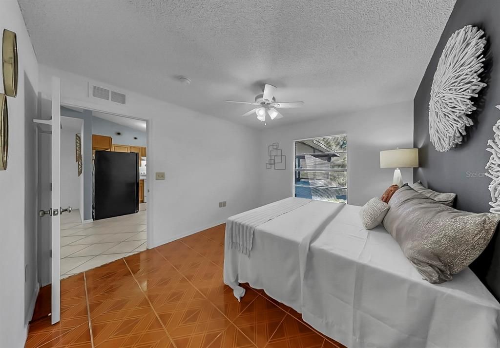 En Venta: $299,999 (4 camas, 3 baños, 1274 Pies cuadrados)