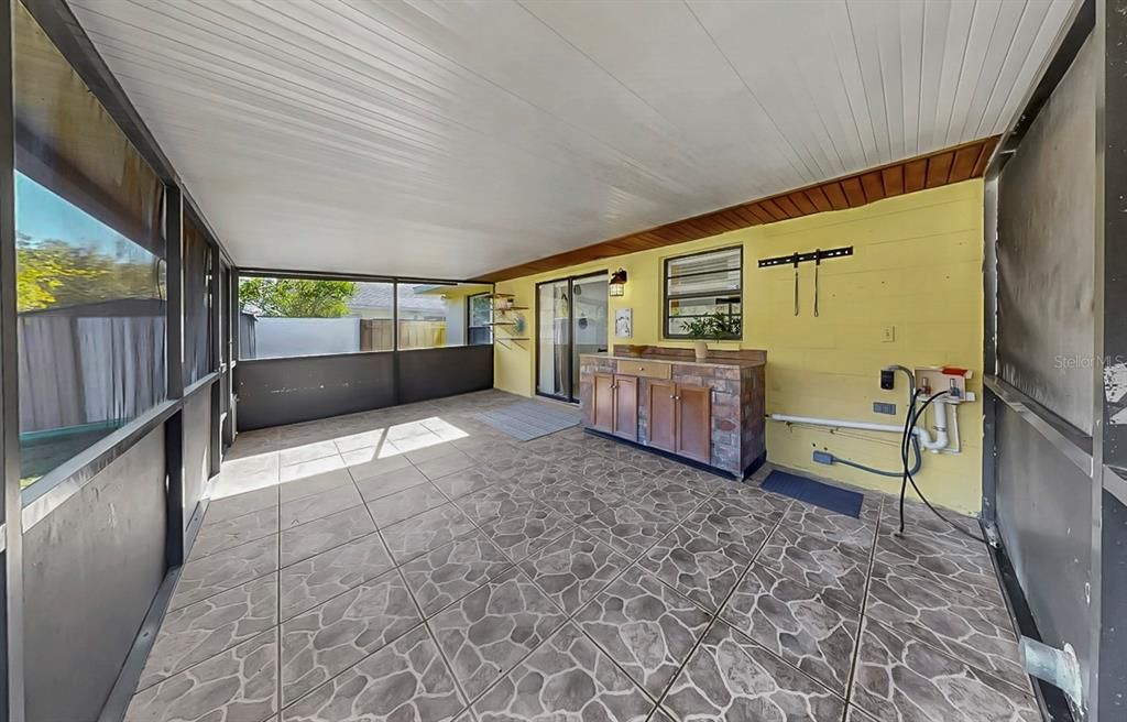 En Venta: $299,999 (4 camas, 3 baños, 1274 Pies cuadrados)