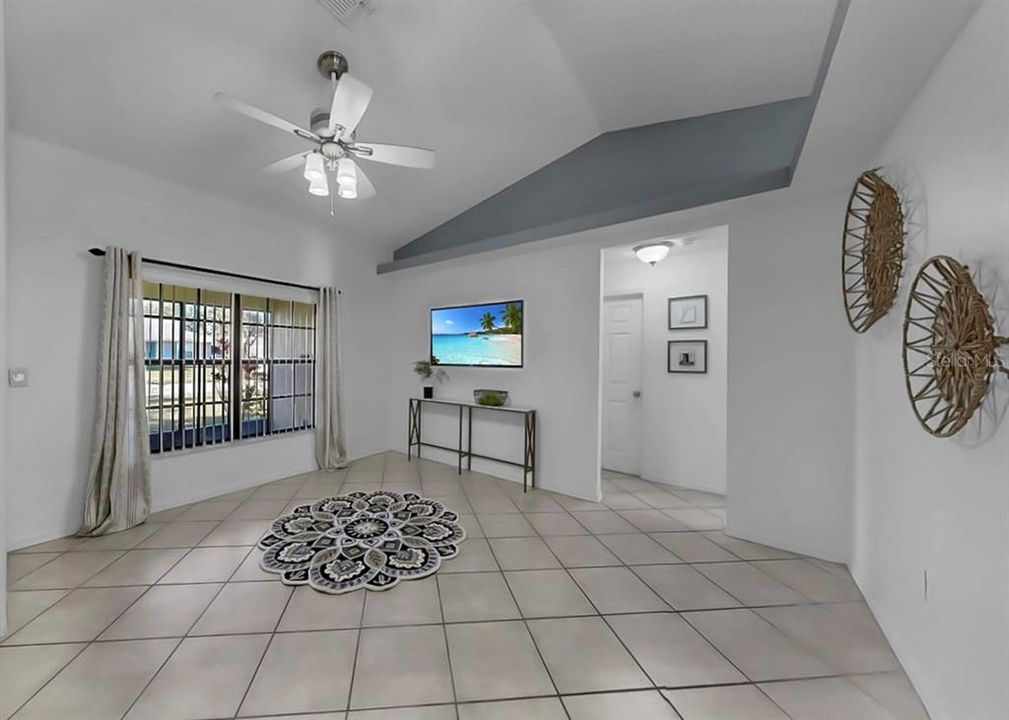 En Venta: $299,999 (4 camas, 3 baños, 1274 Pies cuadrados)