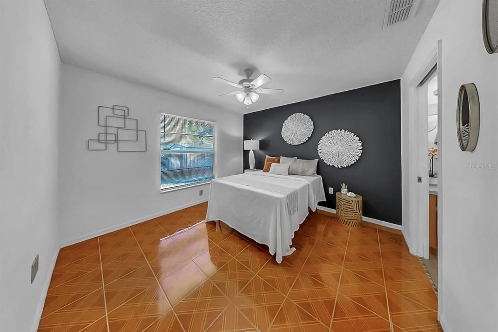 En Venta: $299,999 (4 camas, 3 baños, 1274 Pies cuadrados)