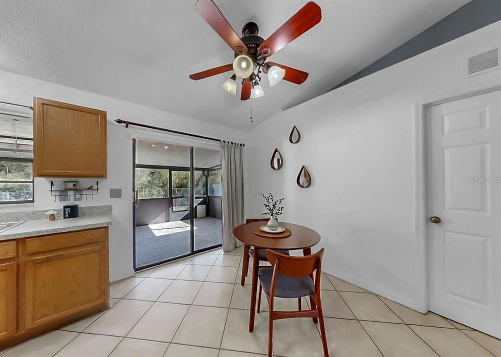 En Venta: $299,999 (4 camas, 3 baños, 1274 Pies cuadrados)