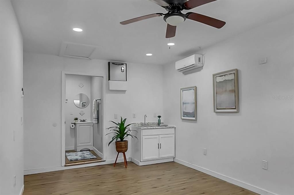 En Venta: $299,999 (4 camas, 3 baños, 1274 Pies cuadrados)