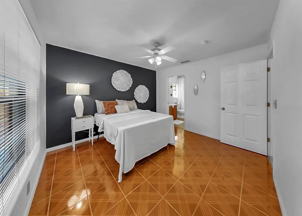 En Venta: $299,999 (4 camas, 3 baños, 1274 Pies cuadrados)