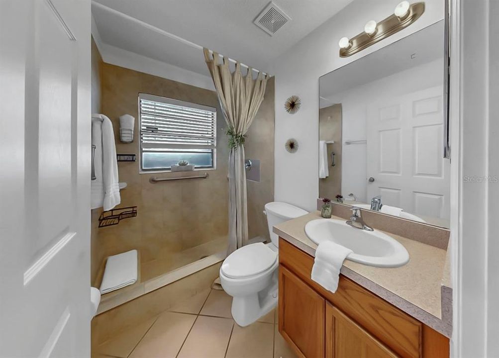 En Venta: $299,999 (4 camas, 3 baños, 1274 Pies cuadrados)