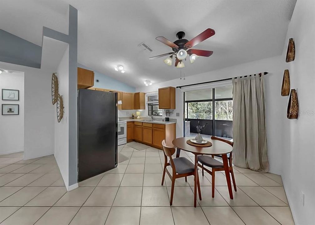 En Venta: $299,999 (4 camas, 3 baños, 1274 Pies cuadrados)