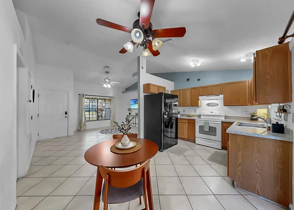 En Venta: $299,999 (4 camas, 3 baños, 1274 Pies cuadrados)