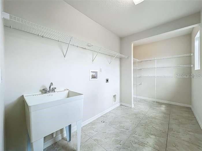 В аренду: $4,000 (5 спален, 3 ванн, 3919 Квадратных фут)