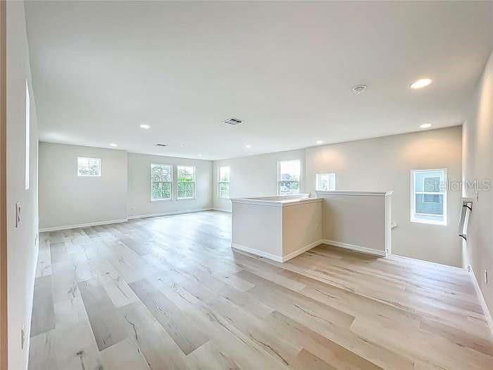 В аренду: $4,000 (5 спален, 3 ванн, 3919 Квадратных фут)