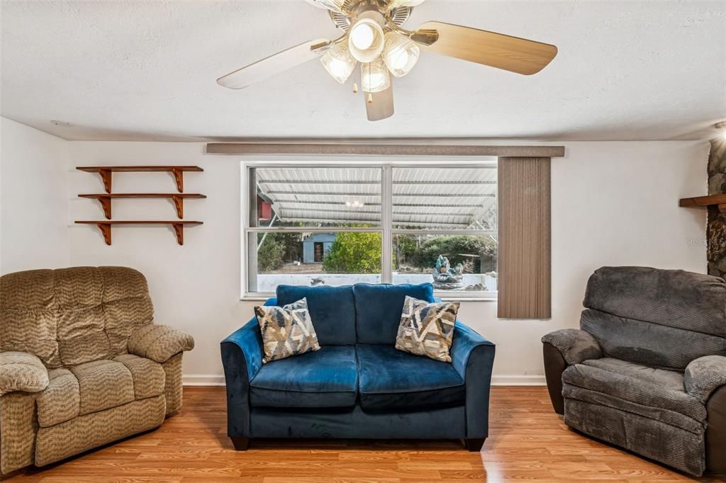 待售: $250,000 (4 贝兹, 2 浴室, 1756 平方英尺)