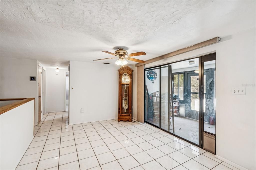 待售: $250,000 (4 贝兹, 2 浴室, 1756 平方英尺)