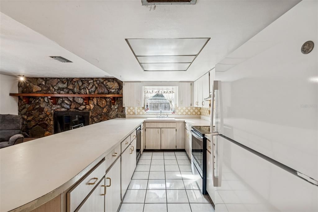 待售: $250,000 (4 贝兹, 2 浴室, 1756 平方英尺)