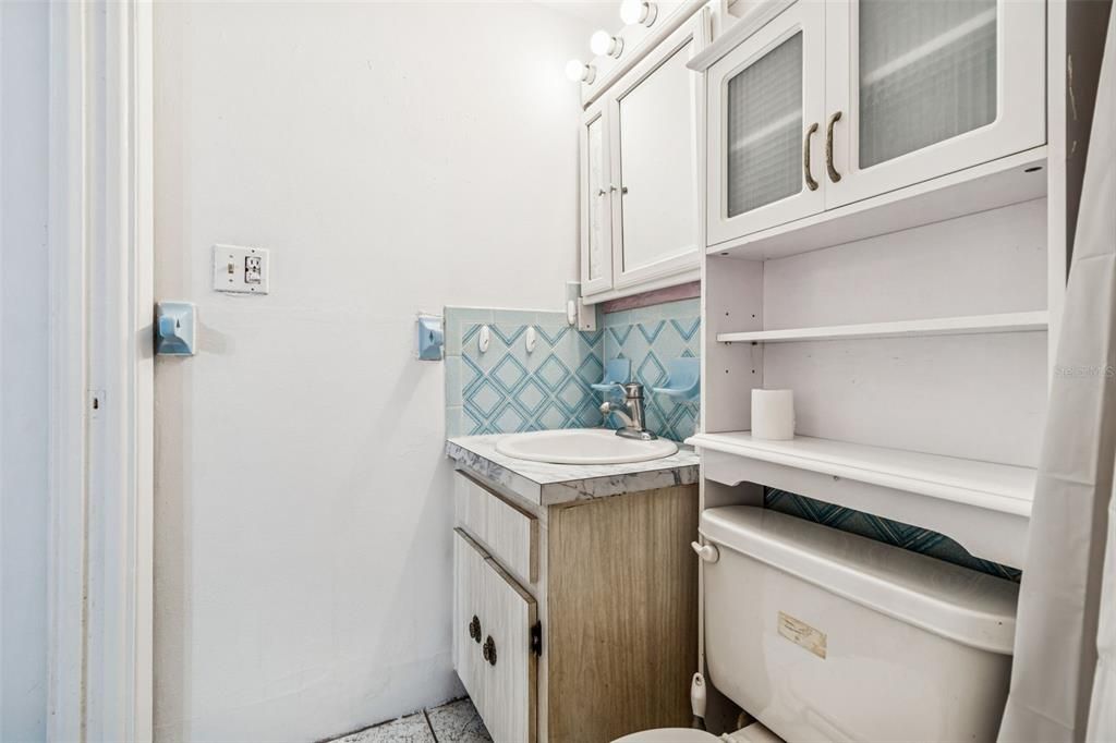 待售: $250,000 (4 贝兹, 2 浴室, 1756 平方英尺)