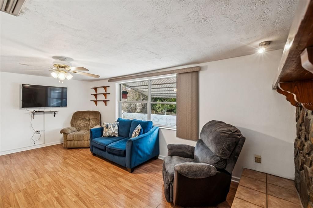 待售: $250,000 (4 贝兹, 2 浴室, 1756 平方英尺)