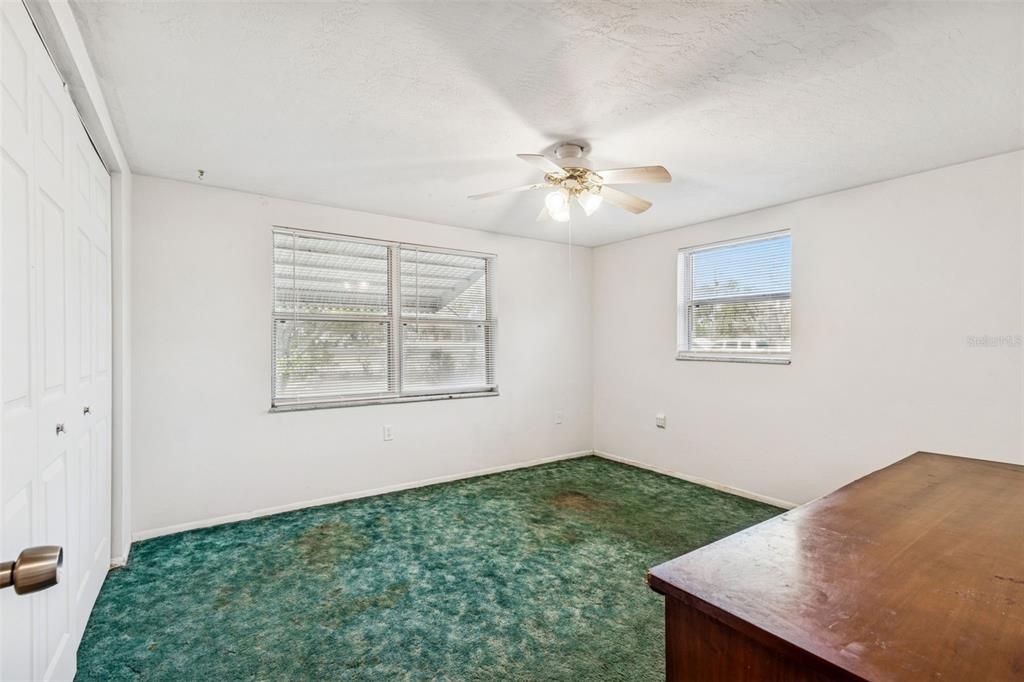 待售: $250,000 (4 贝兹, 2 浴室, 1756 平方英尺)