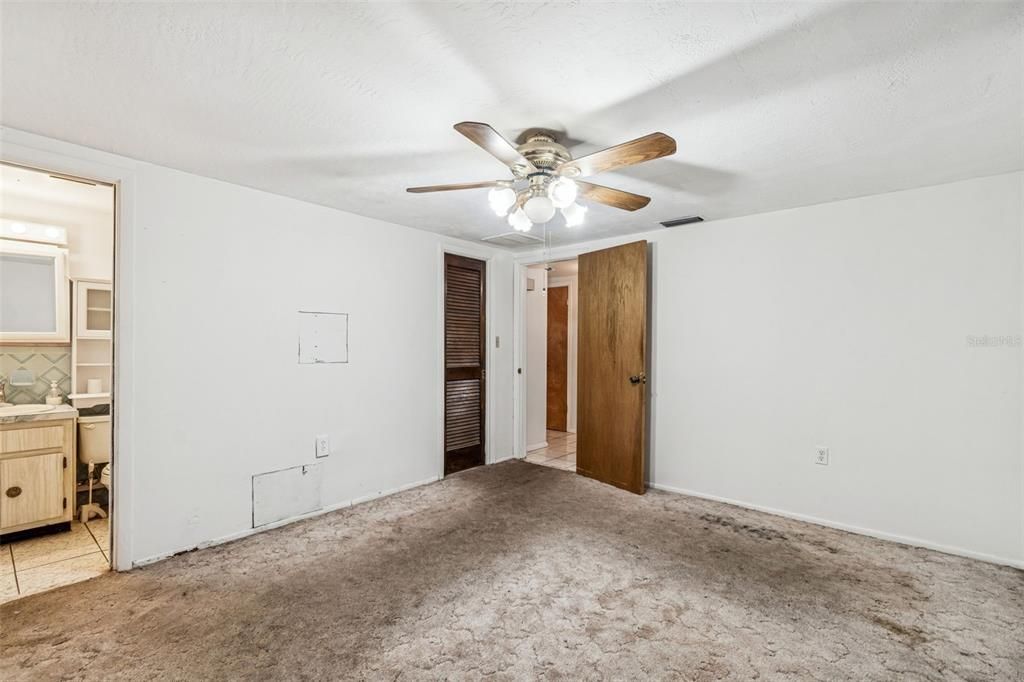 待售: $250,000 (4 贝兹, 2 浴室, 1756 平方英尺)