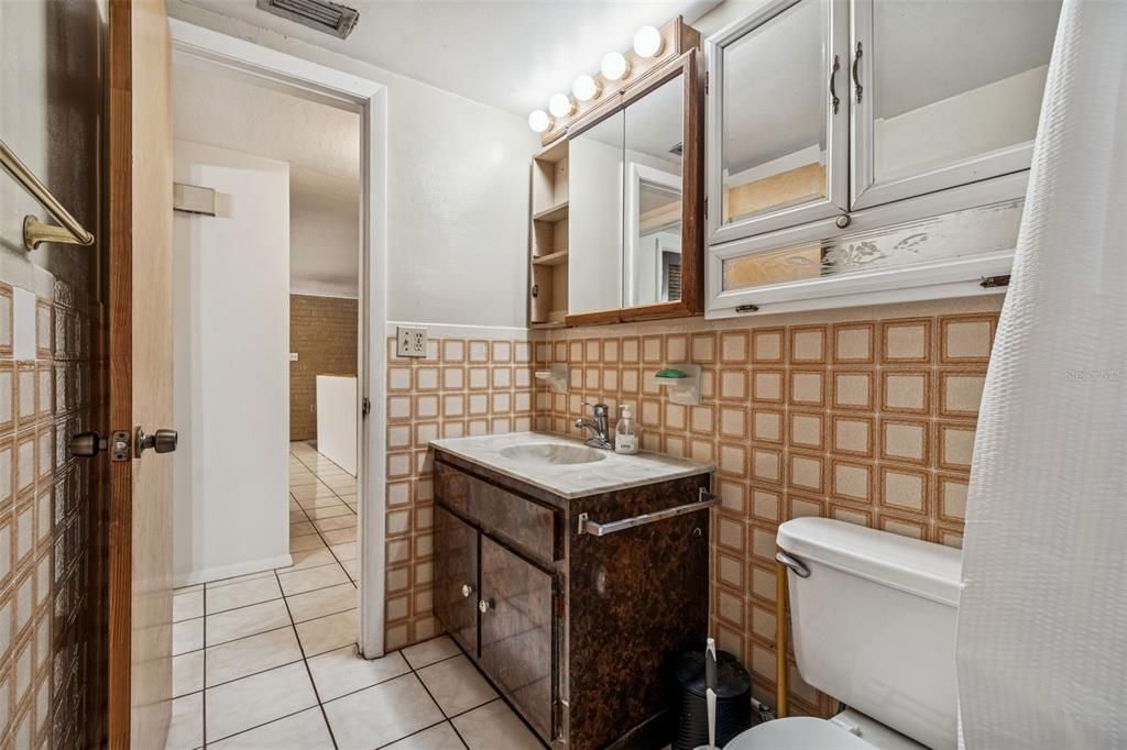 待售: $250,000 (4 贝兹, 2 浴室, 1756 平方英尺)