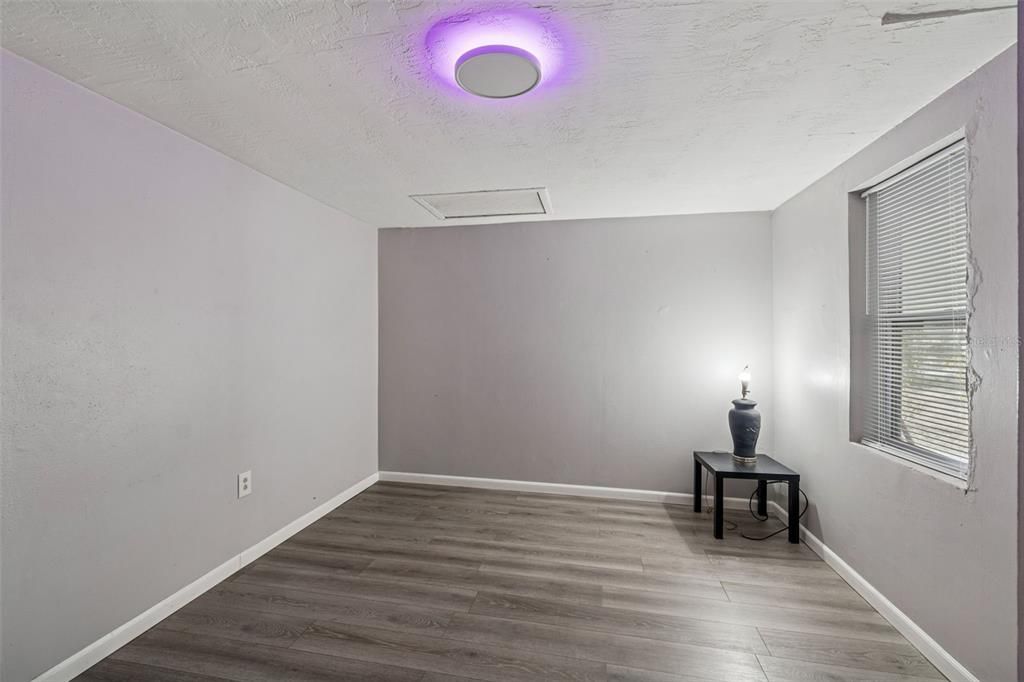 待售: $250,000 (4 贝兹, 2 浴室, 1756 平方英尺)