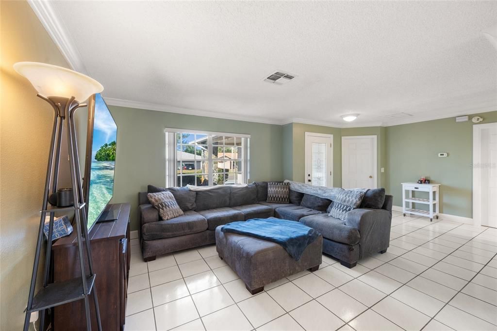 En Venta: $350,000 (3 camas, 2 baños, 1559 Pies cuadrados)