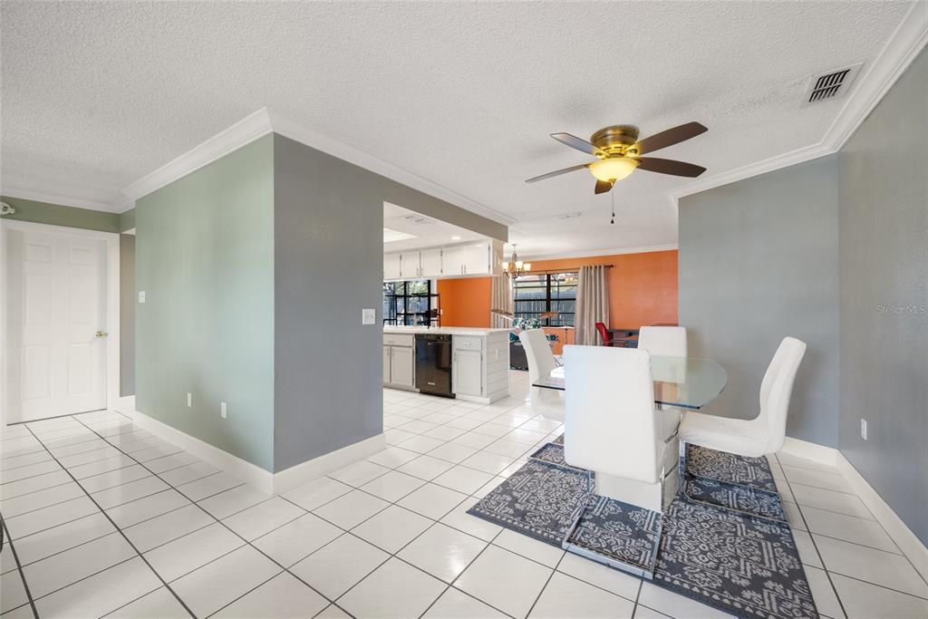 En Venta: $350,000 (3 camas, 2 baños, 1559 Pies cuadrados)