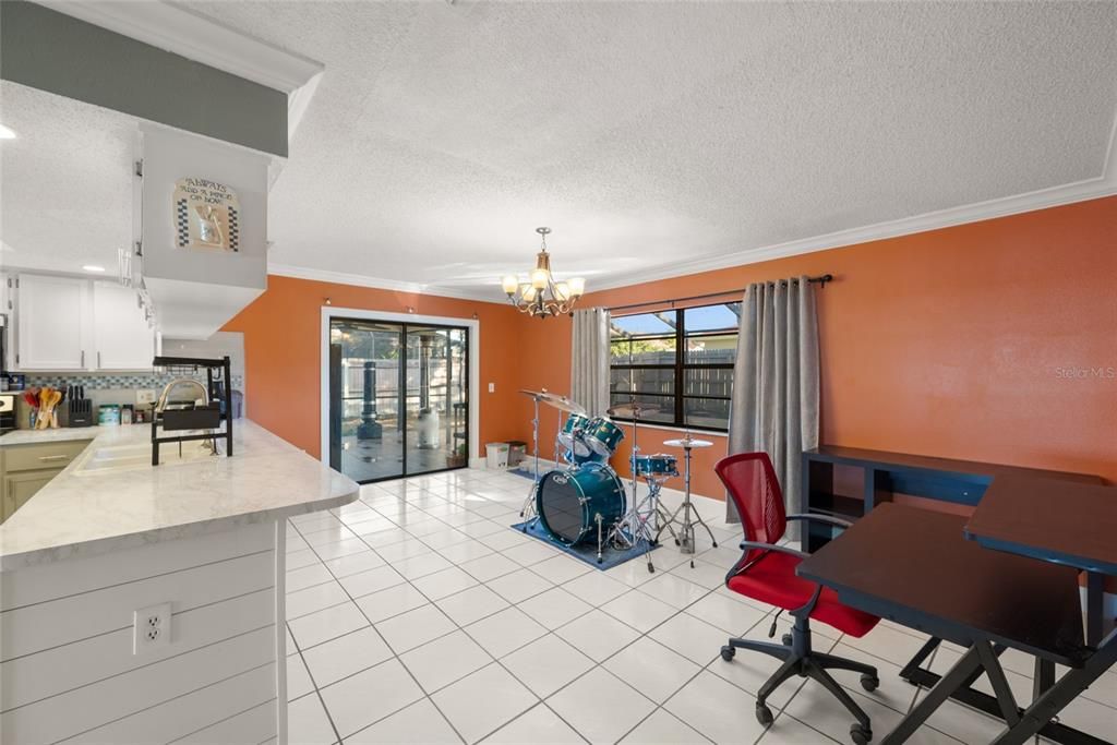 En Venta: $350,000 (3 camas, 2 baños, 1559 Pies cuadrados)