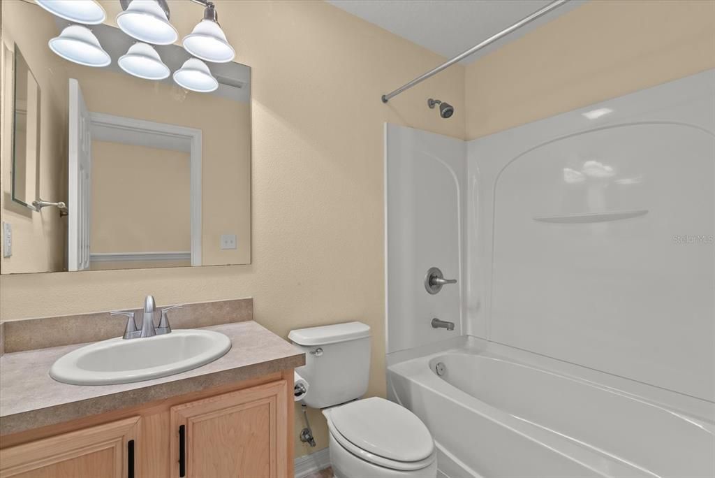 На продажу: $340,000 (3 спален, 2 ванн, 1572 Квадратных фут)