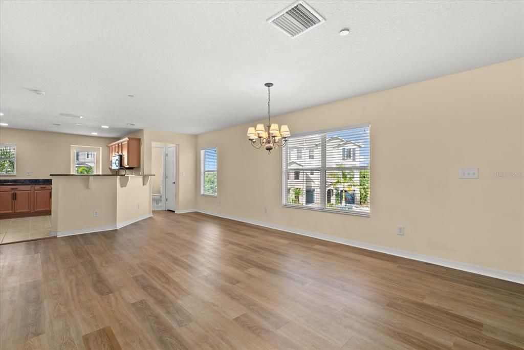 На продажу: $340,000 (3 спален, 2 ванн, 1572 Квадратных фут)