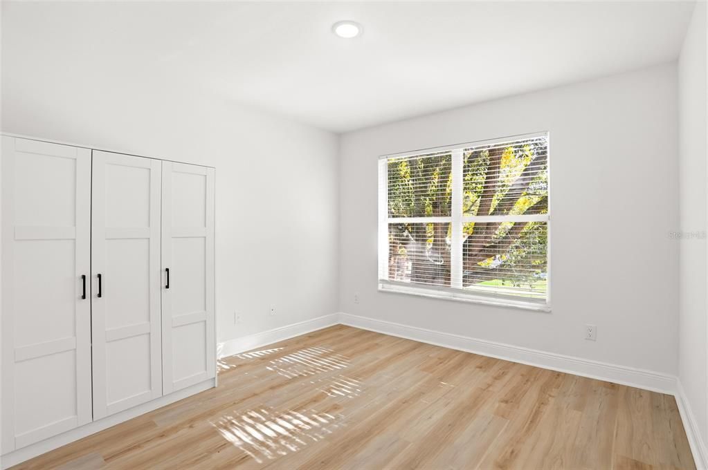 En Venta: $549,900 (5 camas, 2 baños, 2433 Pies cuadrados)