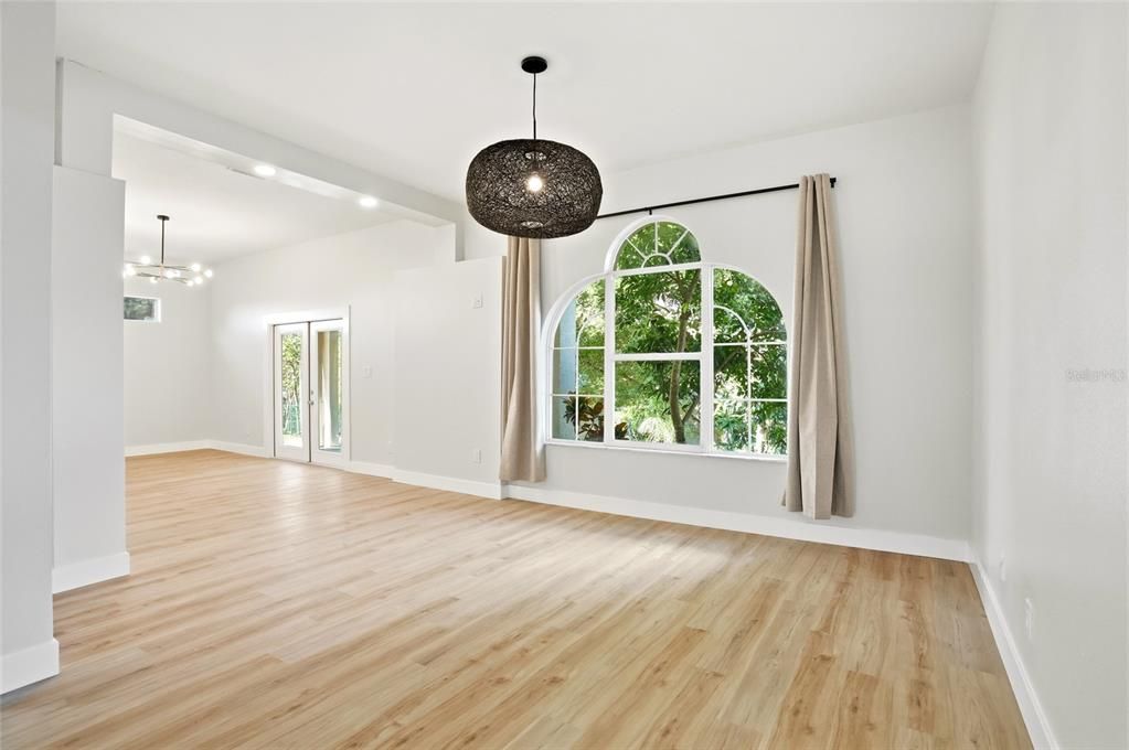 En Venta: $549,900 (5 camas, 2 baños, 2433 Pies cuadrados)