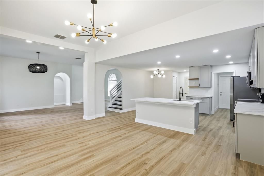 En Venta: $549,900 (5 camas, 2 baños, 2433 Pies cuadrados)