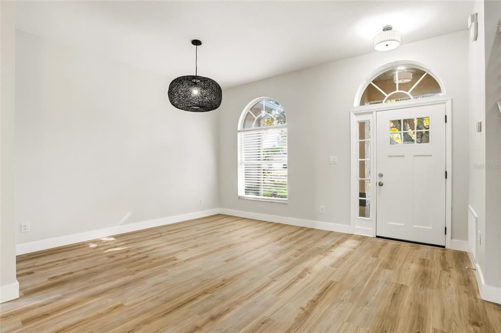 En Venta: $549,900 (5 camas, 2 baños, 2433 Pies cuadrados)