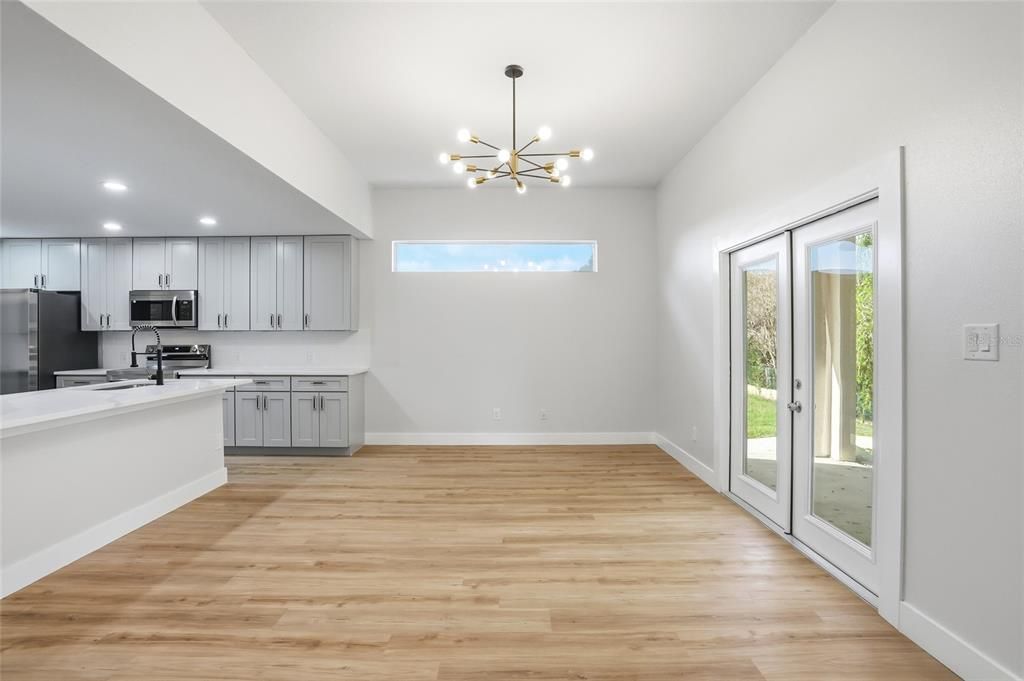 En Venta: $549,900 (5 camas, 2 baños, 2433 Pies cuadrados)