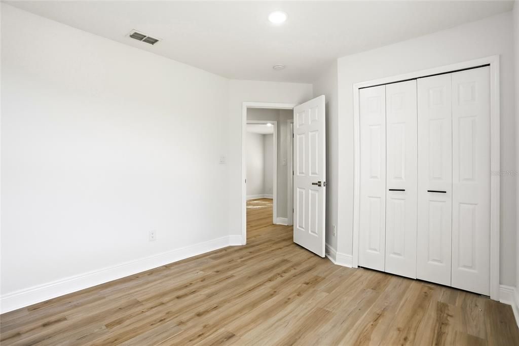 En Venta: $549,900 (5 camas, 2 baños, 2433 Pies cuadrados)