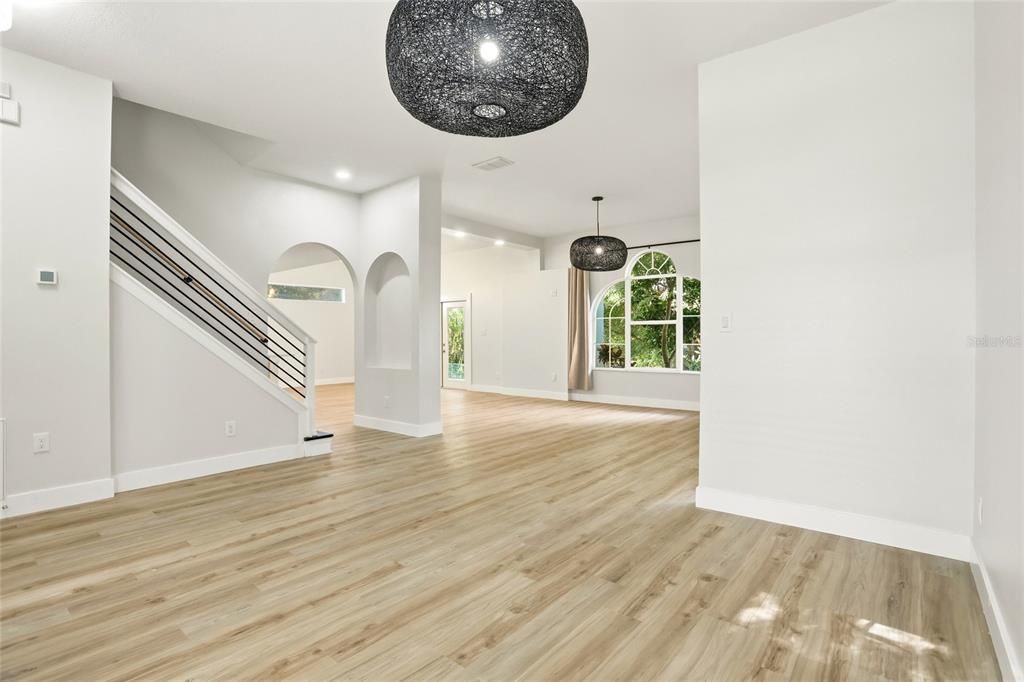 En Venta: $549,900 (5 camas, 2 baños, 2433 Pies cuadrados)