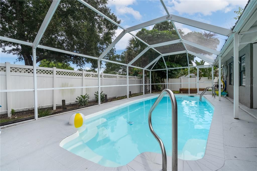 For Sale: $499,900 (3 beds, 2 baths, 1592 Square Feet)