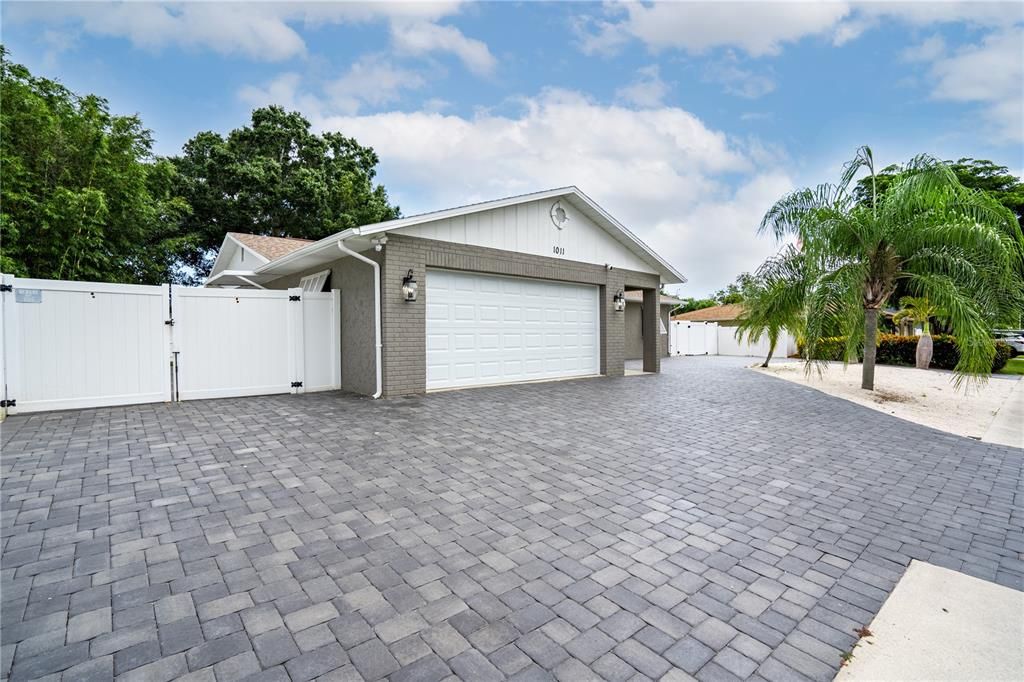 For Sale: $499,900 (3 beds, 2 baths, 1592 Square Feet)