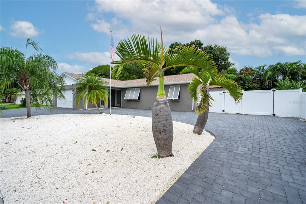 For Sale: $499,900 (3 beds, 2 baths, 1592 Square Feet)