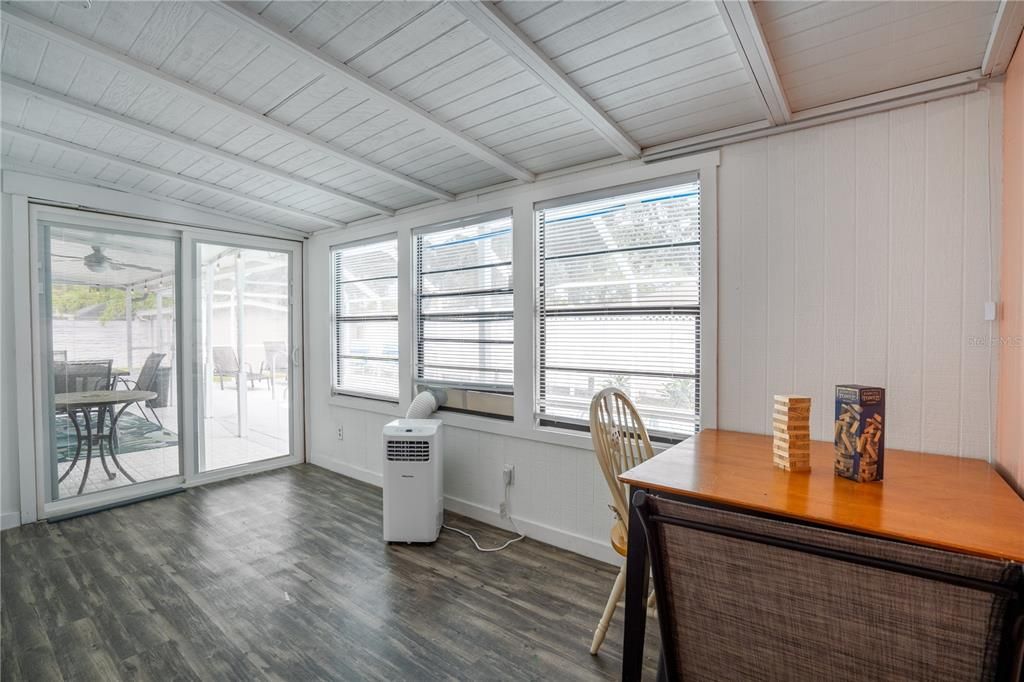 For Sale: $499,900 (3 beds, 2 baths, 1592 Square Feet)