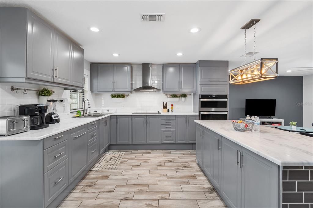 For Sale: $499,900 (3 beds, 2 baths, 1592 Square Feet)