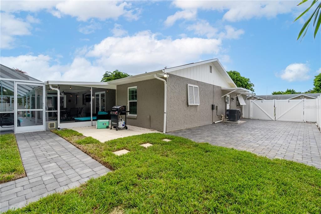 For Sale: $499,900 (3 beds, 2 baths, 1592 Square Feet)