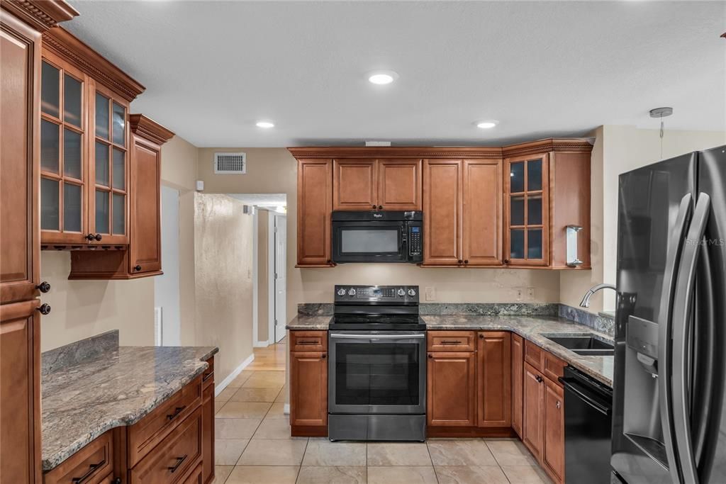 待售: $439,900 (4 贝兹, 3 浴室, 2111 平方英尺)