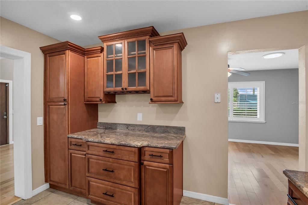 待售: $439,900 (4 贝兹, 3 浴室, 2111 平方英尺)