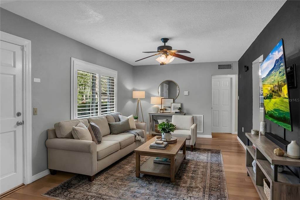 待售: $439,900 (4 贝兹, 3 浴室, 2111 平方英尺)